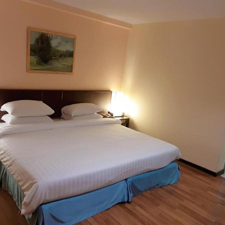 Dusit Hotel Sakon Nakhon Bagian luar foto