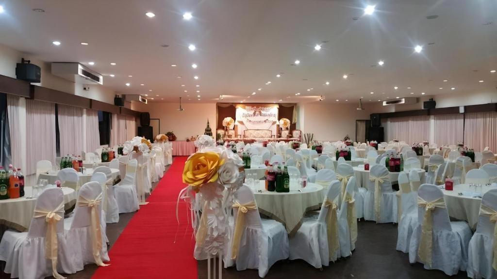 Dusit Hotel Sakon Nakhon Bagian luar foto