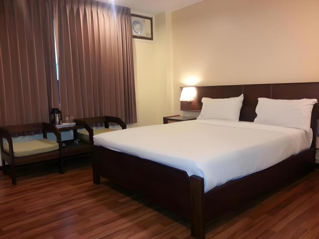 Dusit Hotel Sakon Nakhon Bagian luar foto