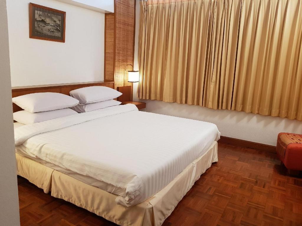 Dusit Hotel Sakon Nakhon Bagian luar foto