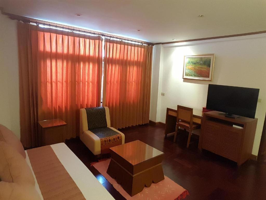 Dusit Hotel Sakon Nakhon Bagian luar foto