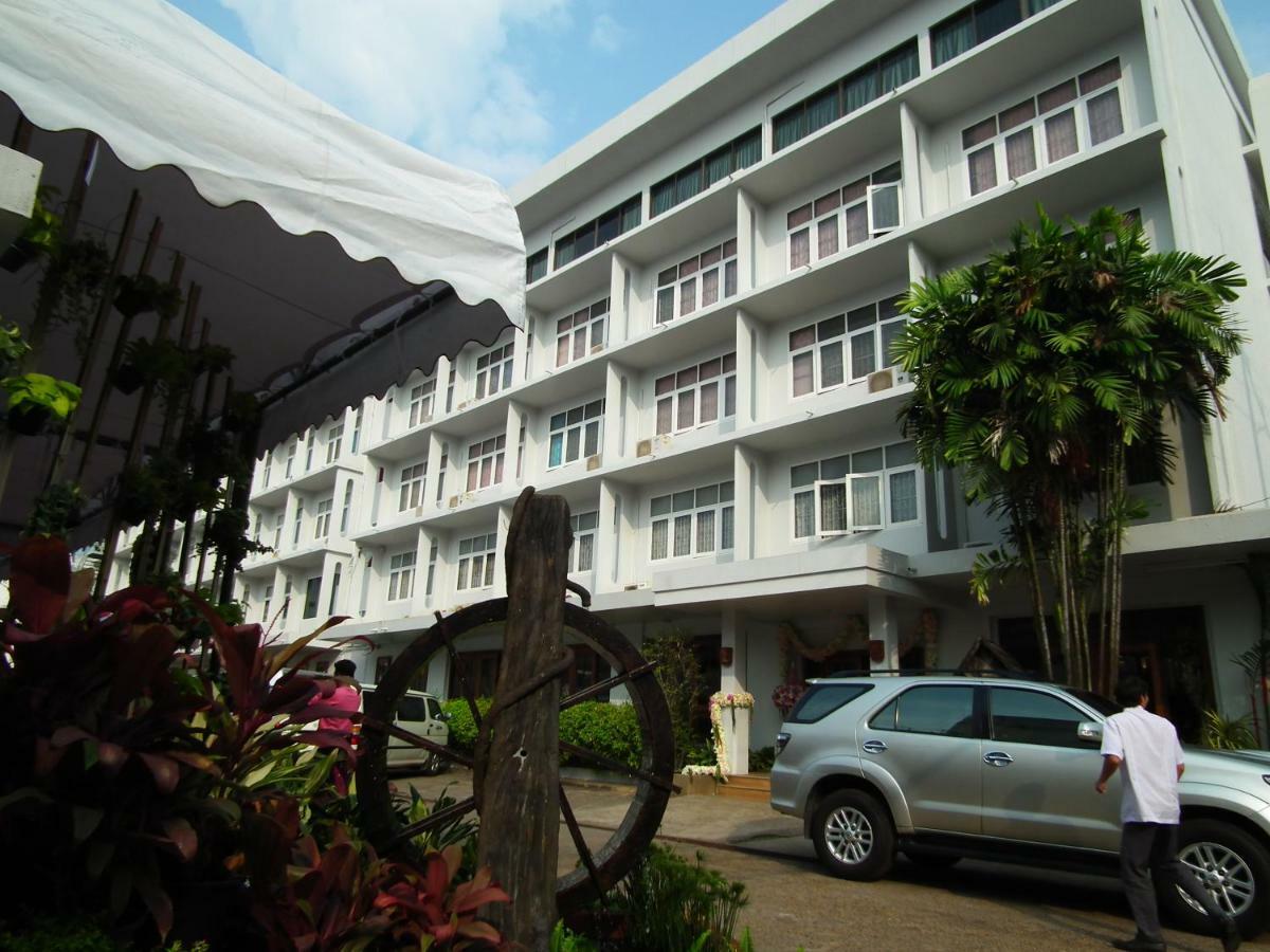 Dusit Hotel Sakon Nakhon Bagian luar foto